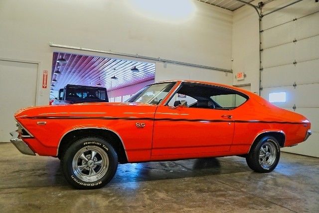 1969 Orange Chevrolet Chevelle --