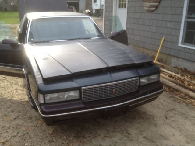 1986 Burgundy Chevrolet Monte Carlo Coupe