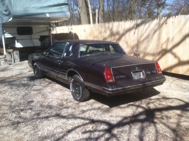 1986 Burgundy Chevrolet Monte Carlo Coupe