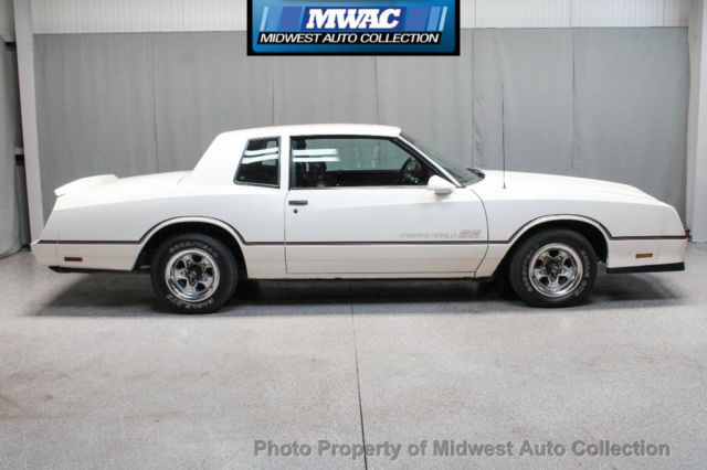 1986 White Chevrolet Monte Carlo Coupe
