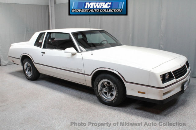 1986 White Chevrolet Monte Carlo Coupe