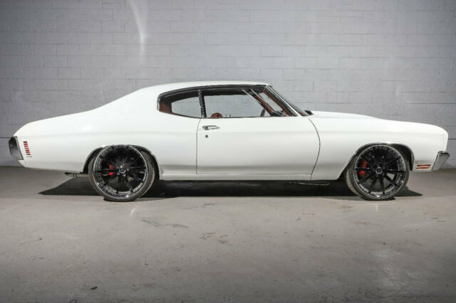 1970 White Chevrolet Chevelle Coupe