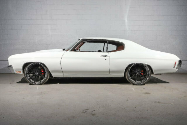 1970 White Chevrolet Chevelle Coupe