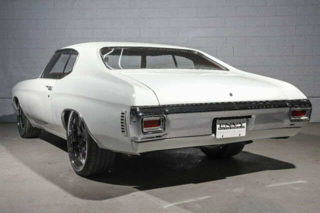 1970 White Chevrolet Chevelle Coupe