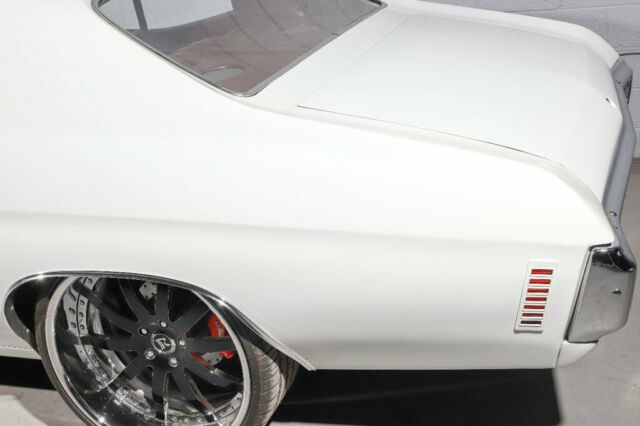 1970 White Chevrolet Chevelle Coupe