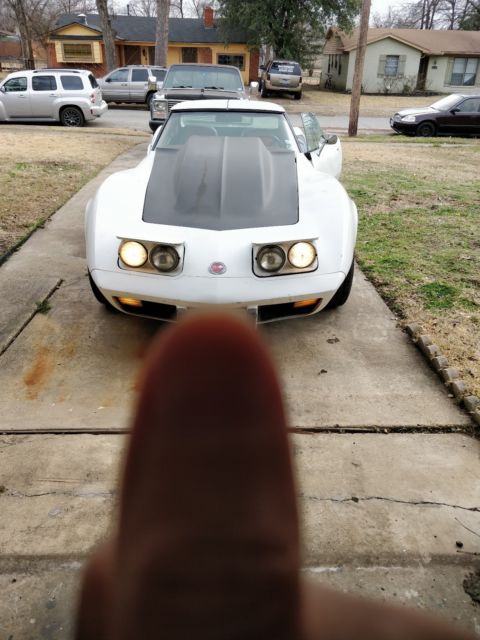 1977 White Chevrolet Corvette Coupe