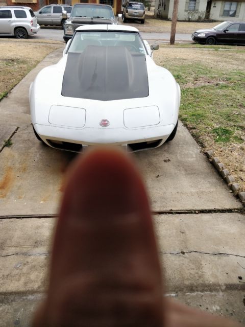 1977 White Chevrolet Corvette Coupe