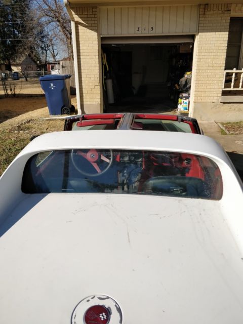 1977 White Chevrolet Corvette Coupe