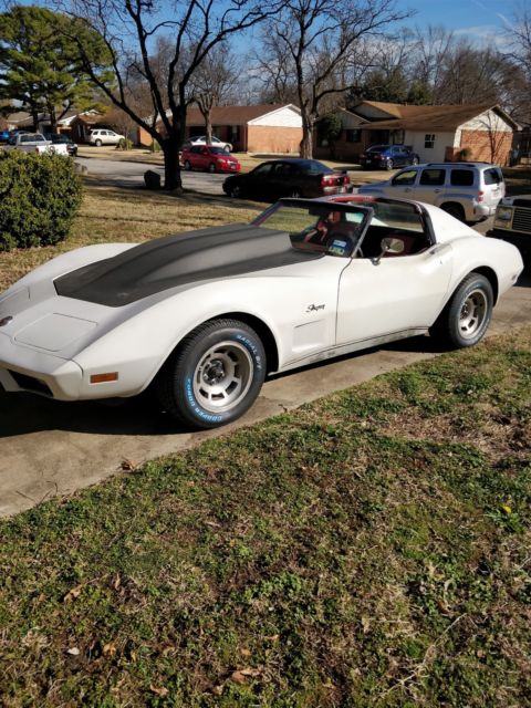 1977 White Chevrolet Corvette Coupe