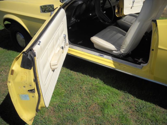 1973 Yellow Ford Mustang Coupe