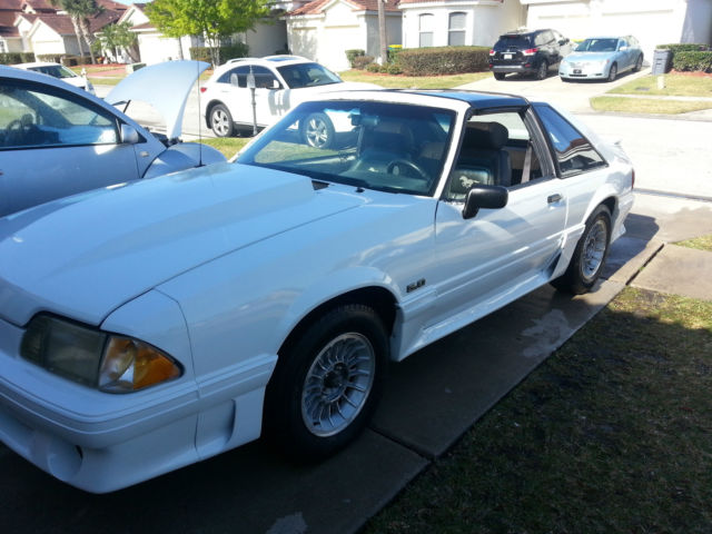 1987 WHITE Ford Mustang Hatch Back