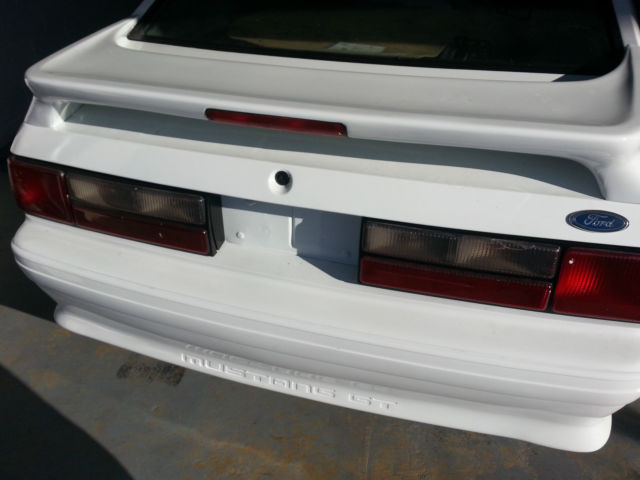 1987 WHITE Ford Mustang Hatch Back
