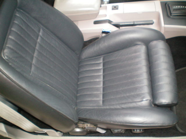 1987 WHITE Ford Mustang Hatch Back