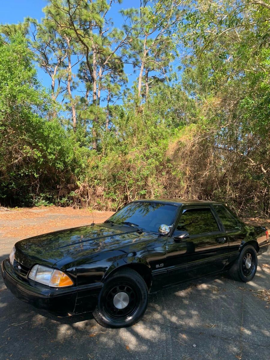1988 Ford Mustang Sedan