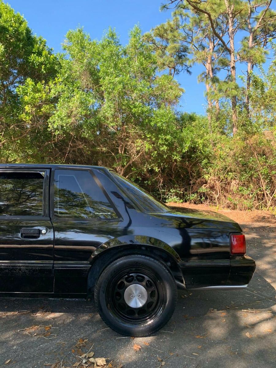 1988 Ford Mustang Sedan