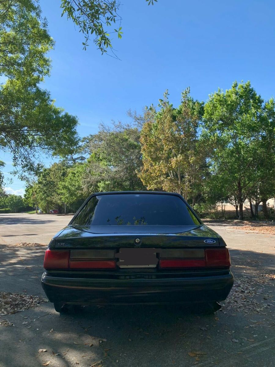 1988 Ford Mustang Sedan