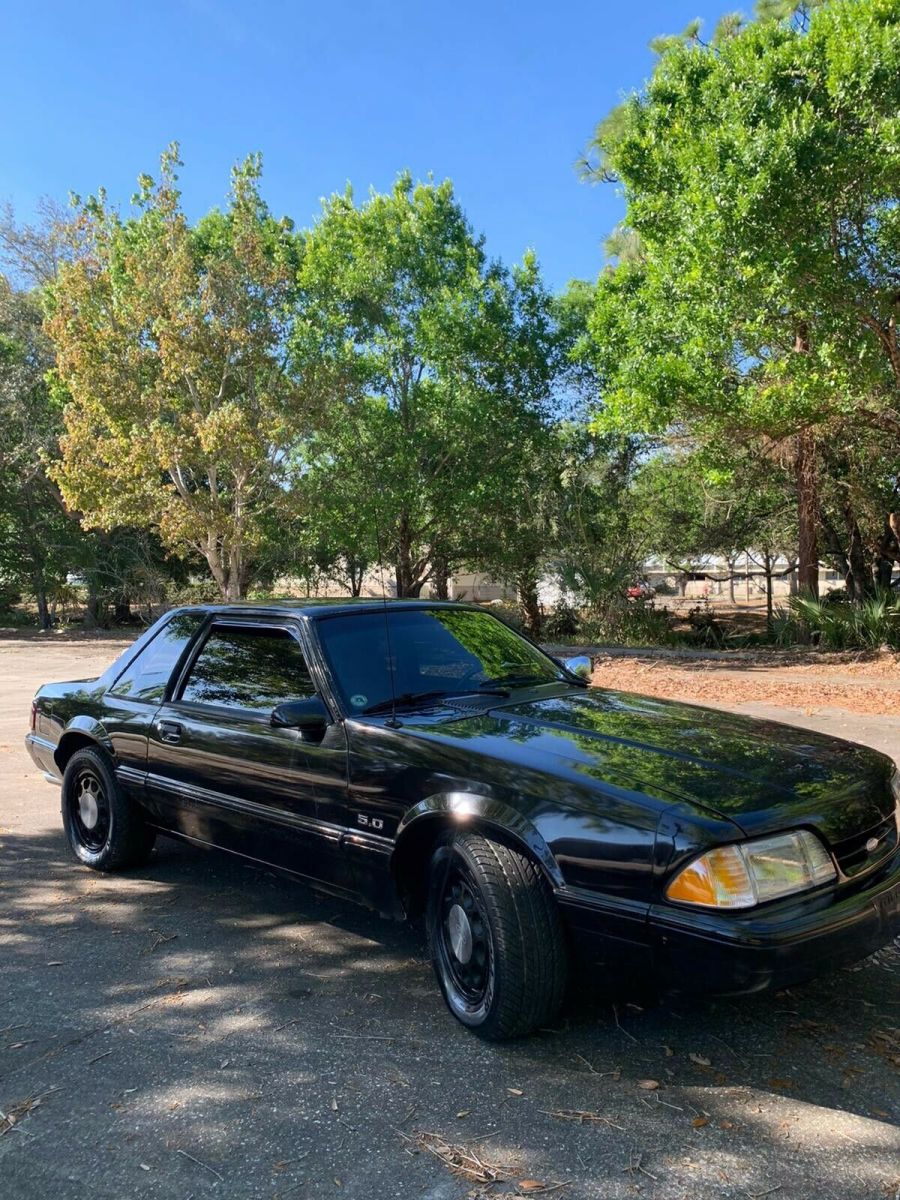 1988 Ford Mustang Sedan