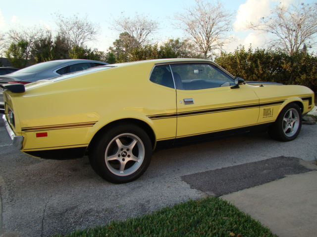 1971 Yellow Ford Mustang