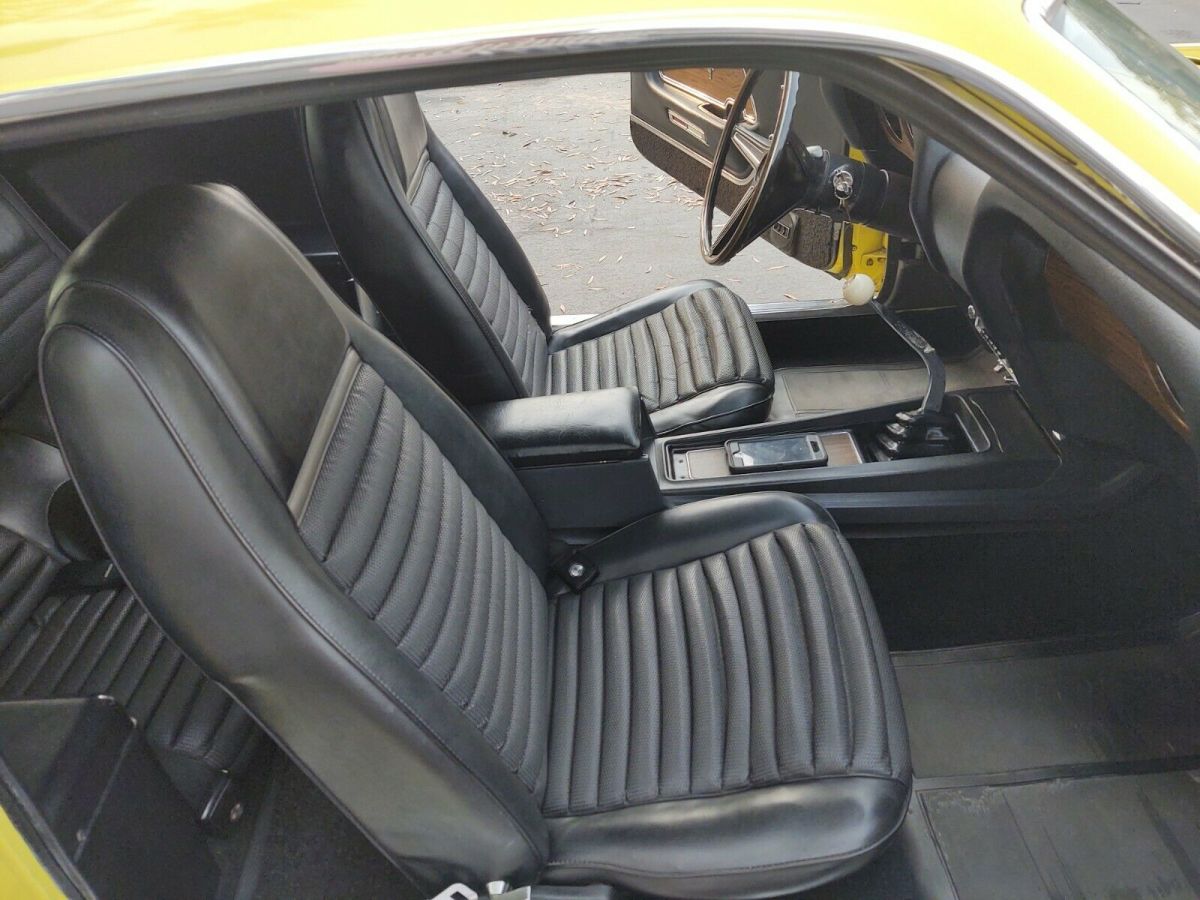 1970 Yellow Ford Mustang coupe