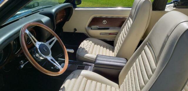 1970 Blue Ford Mustang