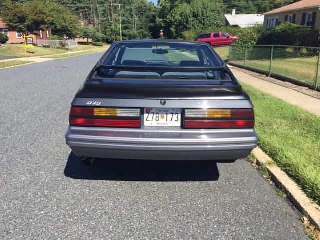 19850000 two-tone gray Ford Mustang Hatchback