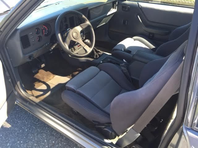 19850000 two-tone gray Ford Mustang Hatchback