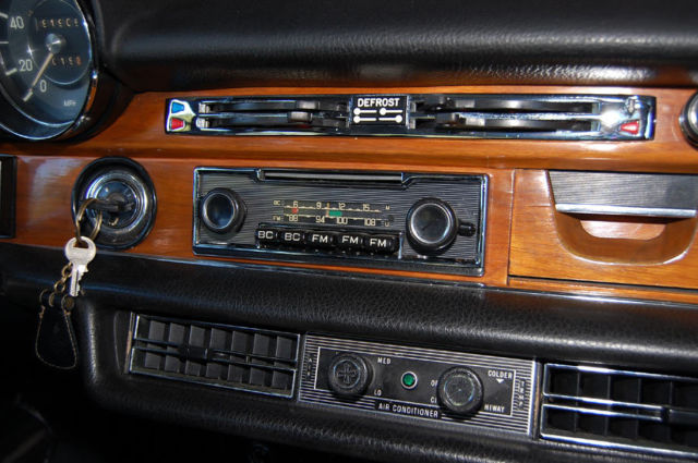 1972 Silver Mercedes-Benz 200-Series