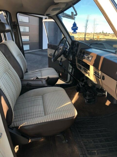 1987 White Toyota Land Cruiser SUV