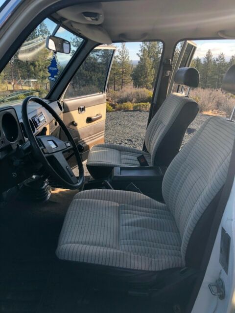 1987 White Toyota Land Cruiser SUV