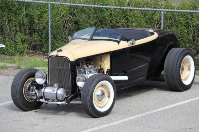 1932 Black/Tan Ford Roadster Coupe
