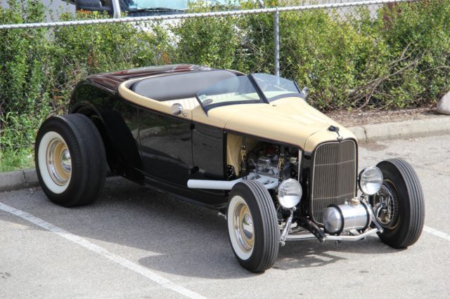 1932 Black/Tan Ford Roadster Coupe