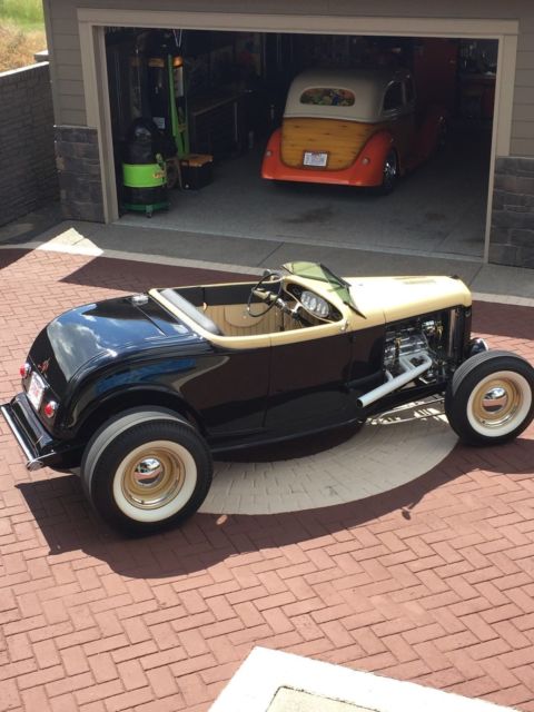 1932 Black/Tan Ford Roadster Coupe
