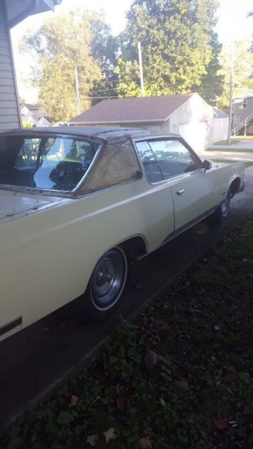 1977 Yellow Chrysler New Yorker Coupe