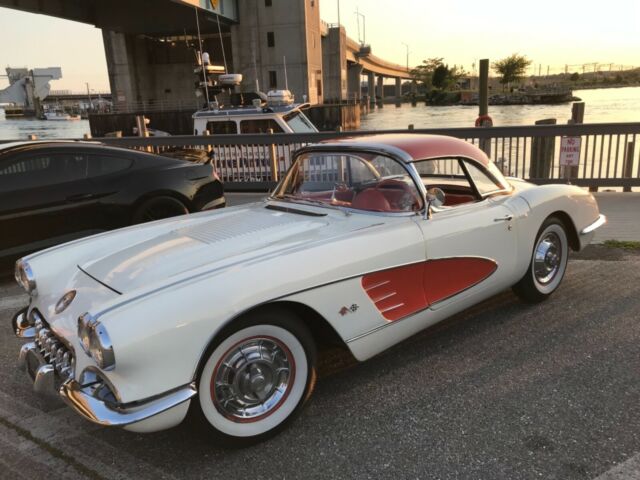1958 White Chevrolet Corvette Convertible