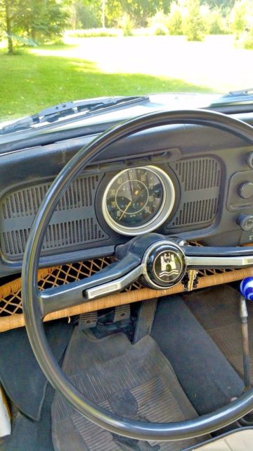 1971 Pearl White Volkswagen Beetle - Classic Coupe