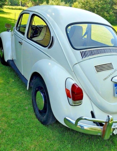 1971 Pearl White Volkswagen Beetle - Classic Coupe