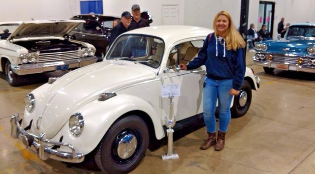 1971 Pearl White Volkswagen Beetle - Classic Coupe