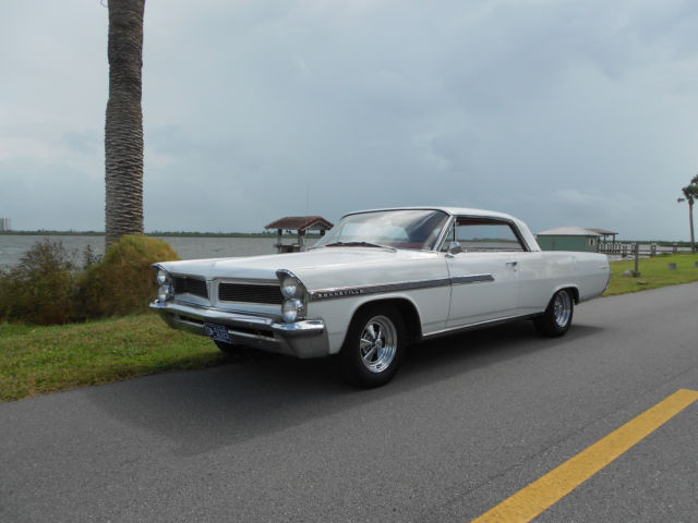 1963 White Pontiac Bonneville Coupe