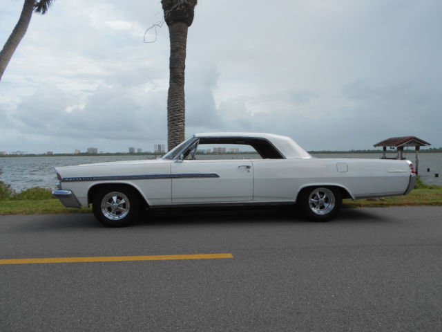 1963 White Pontiac Bonneville Coupe