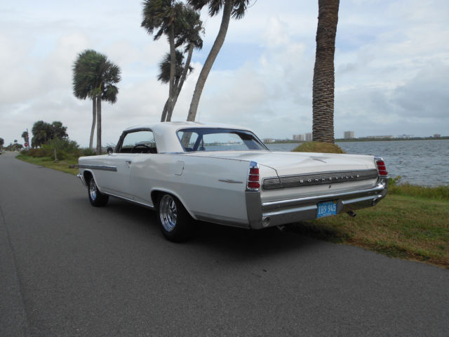 1963 White Pontiac Bonneville Coupe