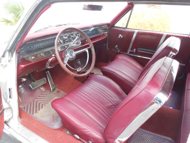 1963 White Pontiac Bonneville Coupe