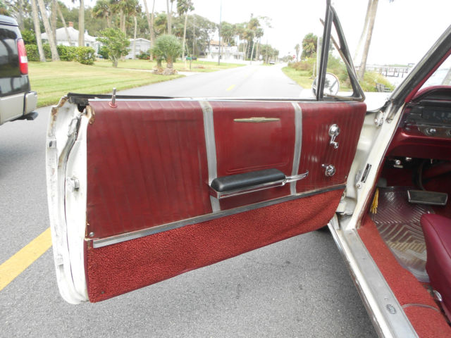 1963 White Pontiac Bonneville Coupe