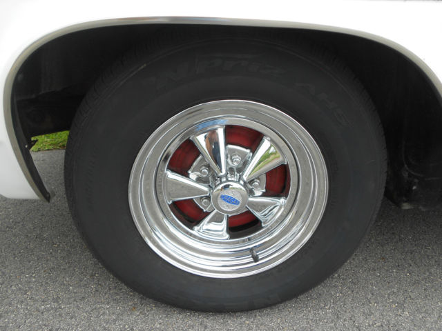 1963 White Pontiac Bonneville Coupe