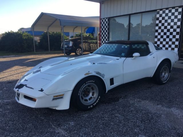 1981 White Chevrolet Corvette Coupe
