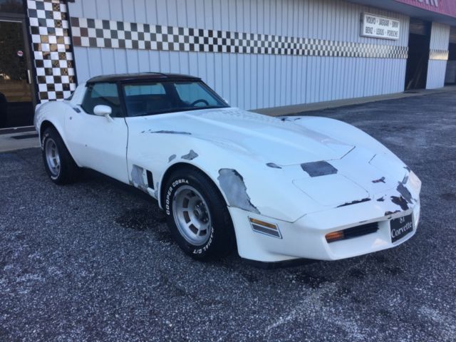 1981 White Chevrolet Corvette Coupe