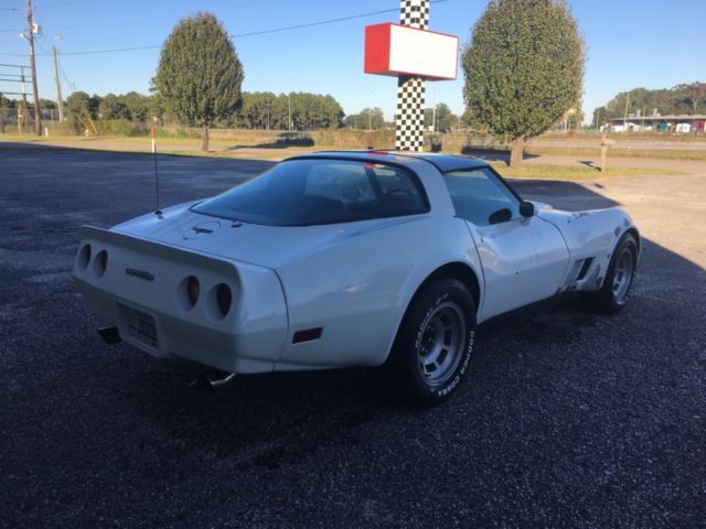 1981 White Chevrolet Corvette Coupe