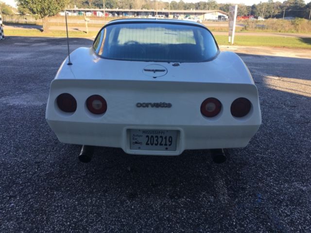 1981 White Chevrolet Corvette Coupe