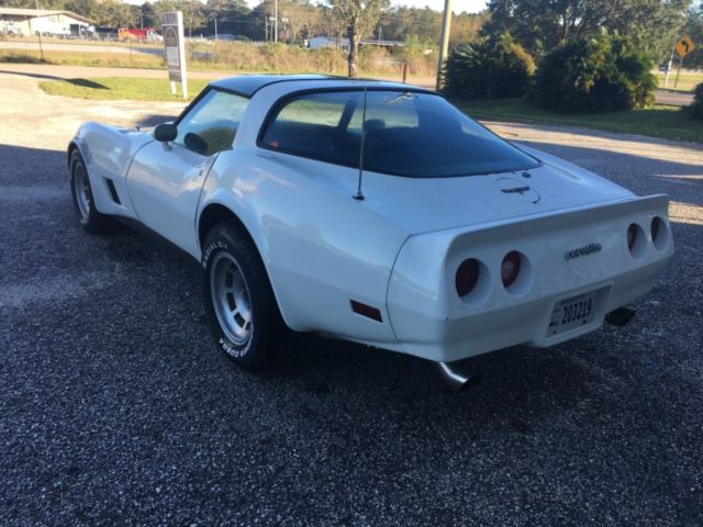 1981 White Chevrolet Corvette Coupe