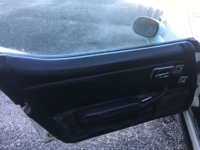 1981 White Chevrolet Corvette Coupe