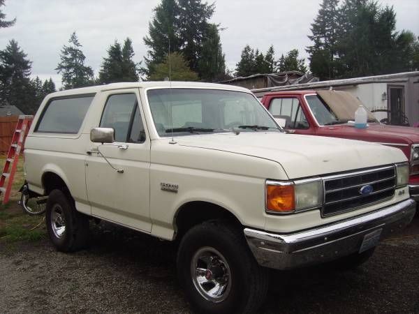 1989 White Ford Bronco SUV